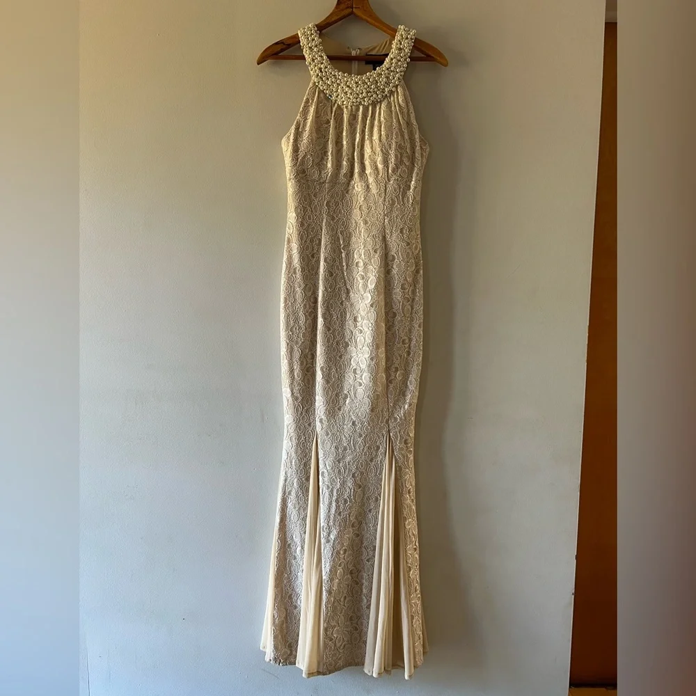 CATCHET IVORY LACE EVENING GOWN, Pearl, Lined, Mermaid, Formal, Metallic, size 4